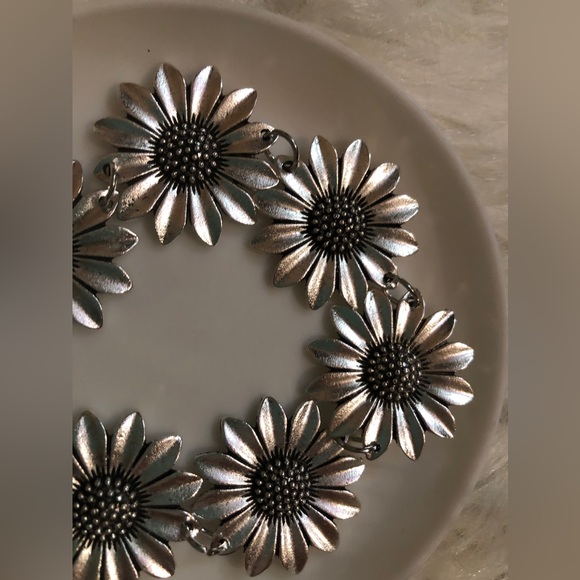 Faux silver sunflower adjustable bracelet - Picture 3 of 5
